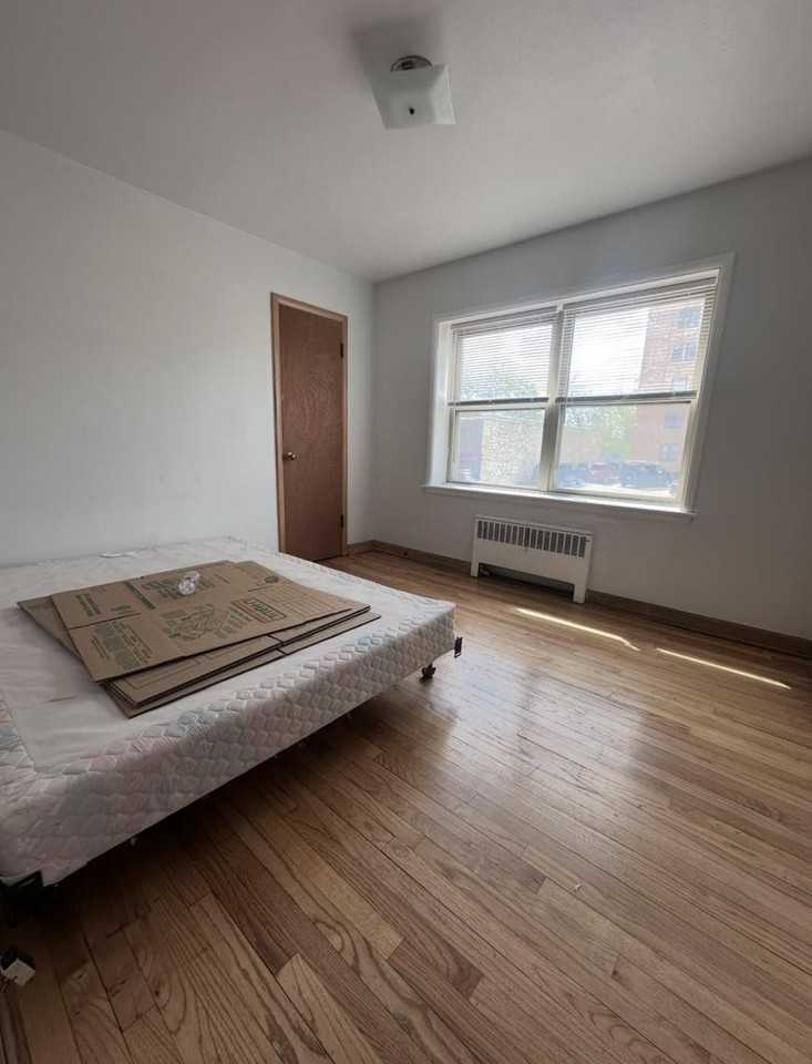 4002 N Farwell Ave - Photo 3 of 10