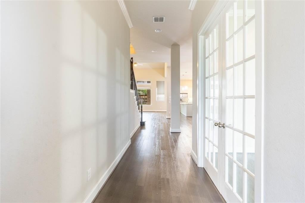 1113 Peacock Blvd - Photo 4 of 35