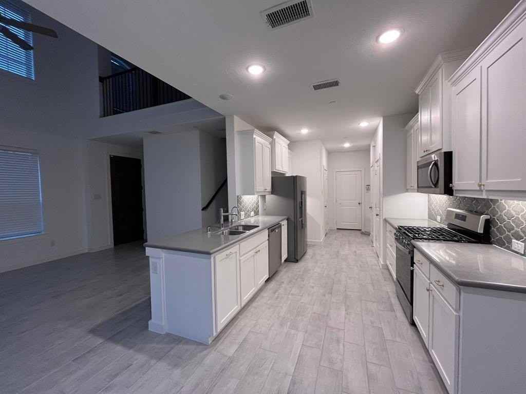 2789 Majesty Dr - Photo 6 of 25