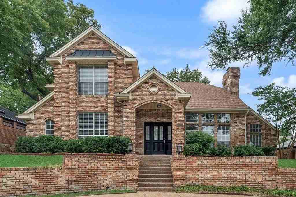1204 Dentonshire Dr - Photo 2 of 18