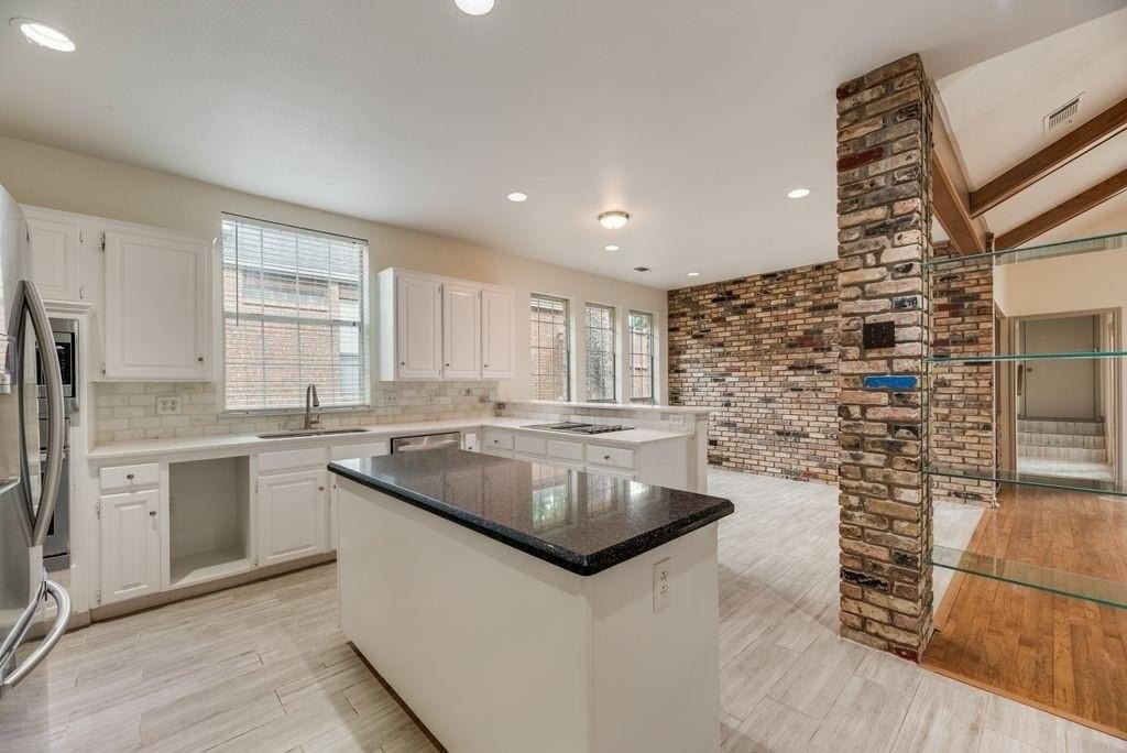1204 Dentonshire Dr - Photo 5 of 18