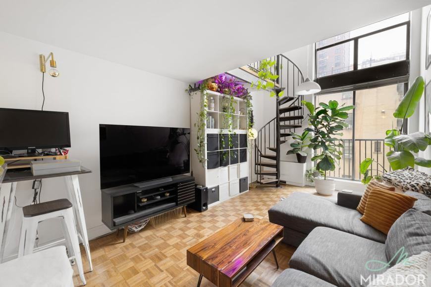 153 E 32nd St