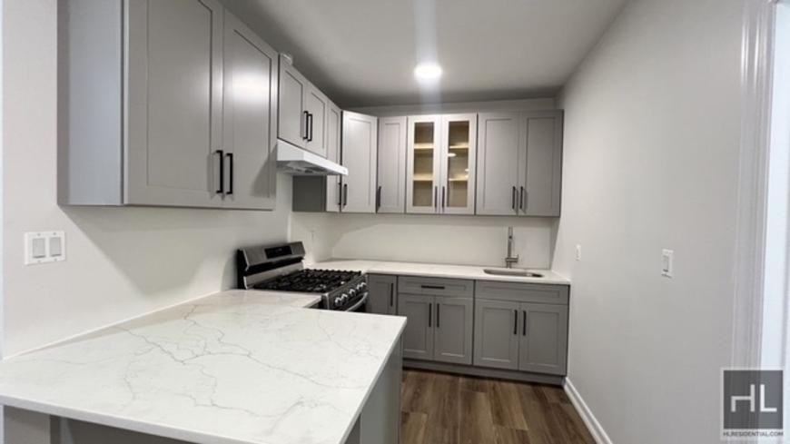 251 E 55th St - Photo 2 of 10