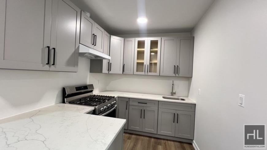 251 E 55th St - Photo 3 of 10