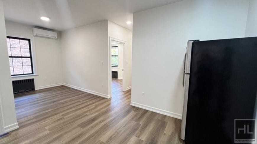 251 E 55th St - Photo 4 of 10