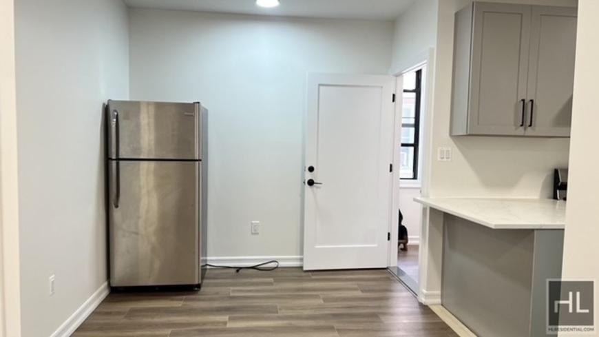 251 E 55th St - Photo 5 of 10