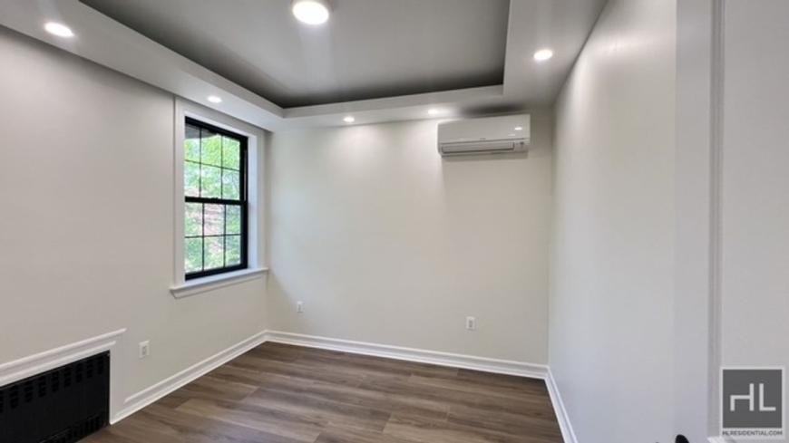 251 E 55th St - Photo 6 of 10
