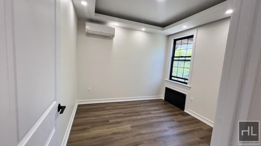 251 E 55th St - Photo 7 of 10