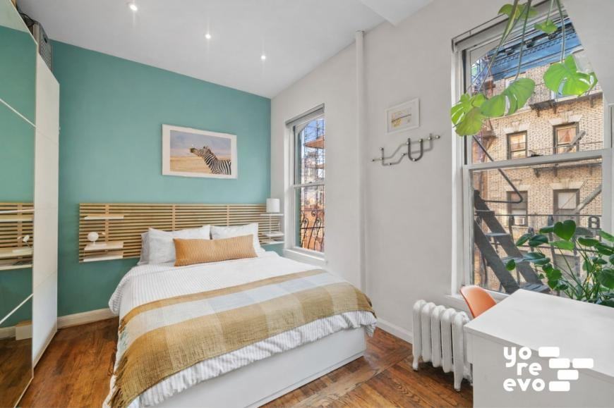 211 W 10th St - Photo 4 of 10