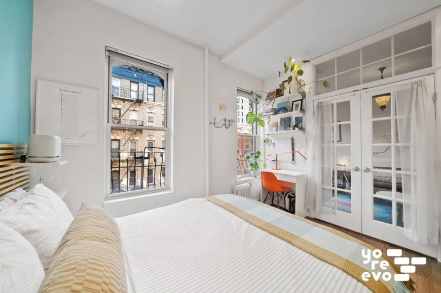 211 W 10th St - Photo 5 of 10