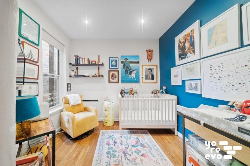 211 W 10th St - Photo 6 of 10