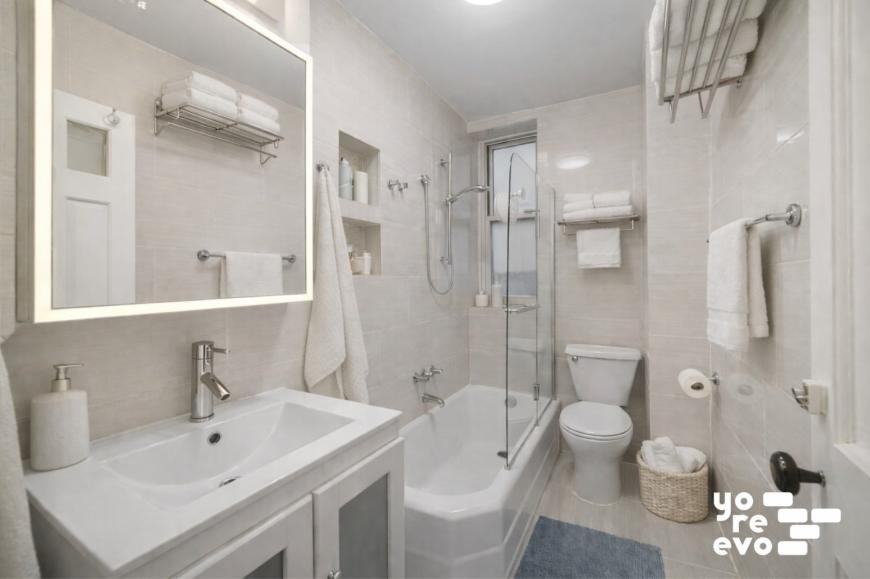 211 W 10th St - Photo 7 of 10