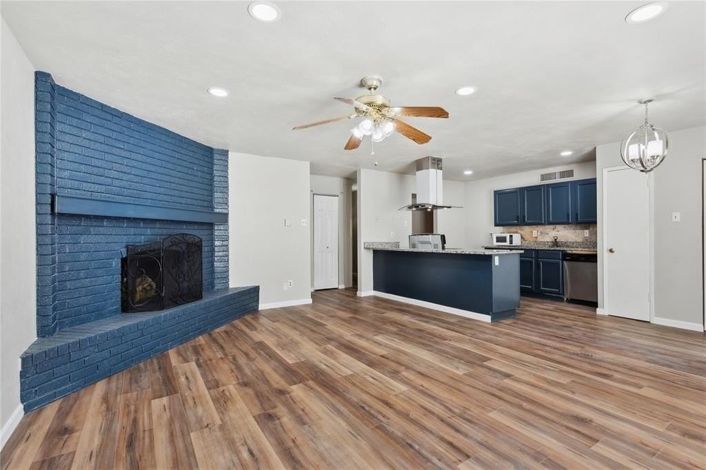 556 Hawthorne Dr - Photo 4 of 18