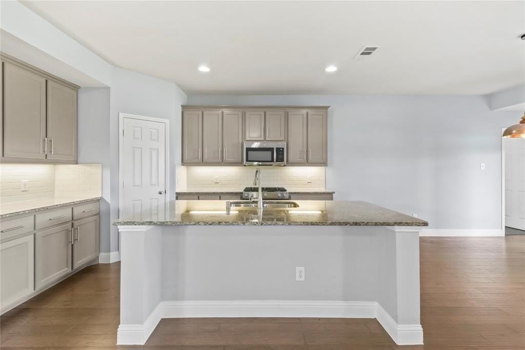 4424 Overbrook Dr - Photo 2 of 32