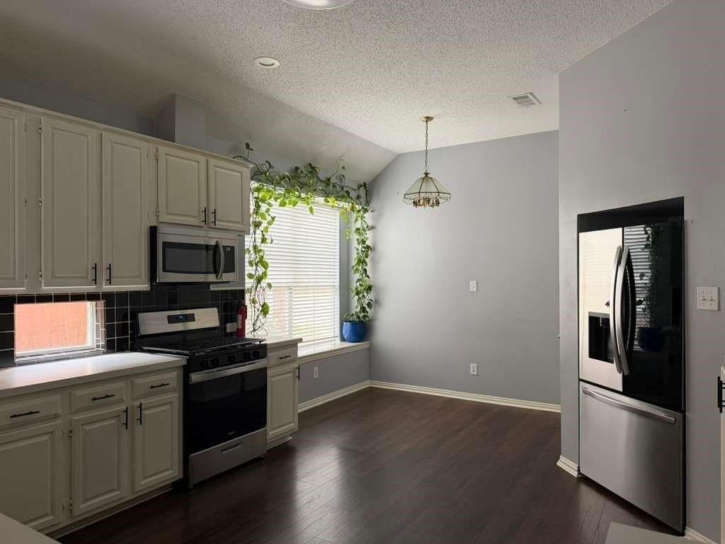 9304 Western Trl - Photo 6 of 22
