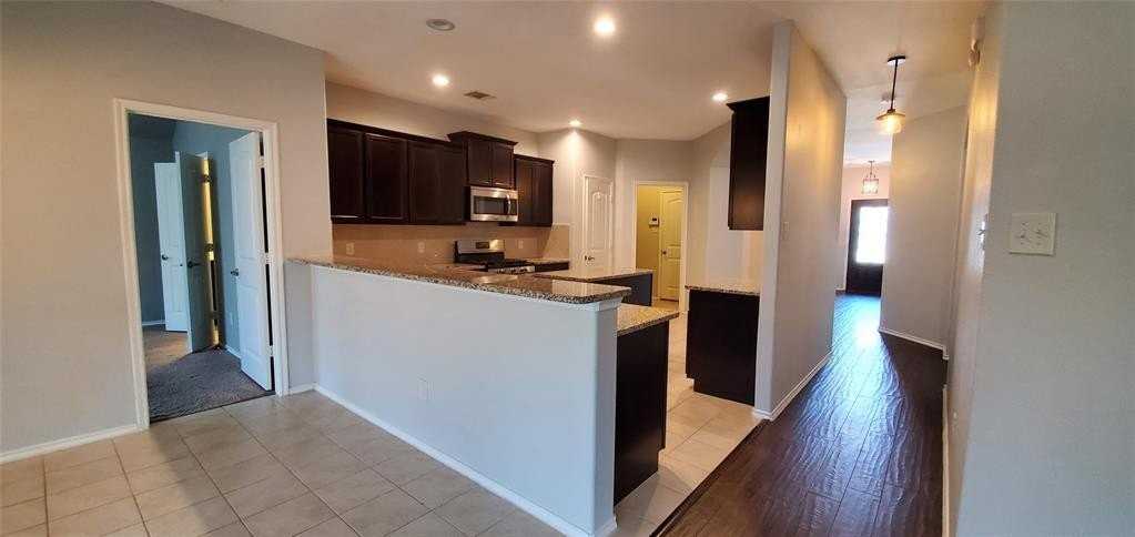 929 Lake Woodland Dr - Photo 4 of 18