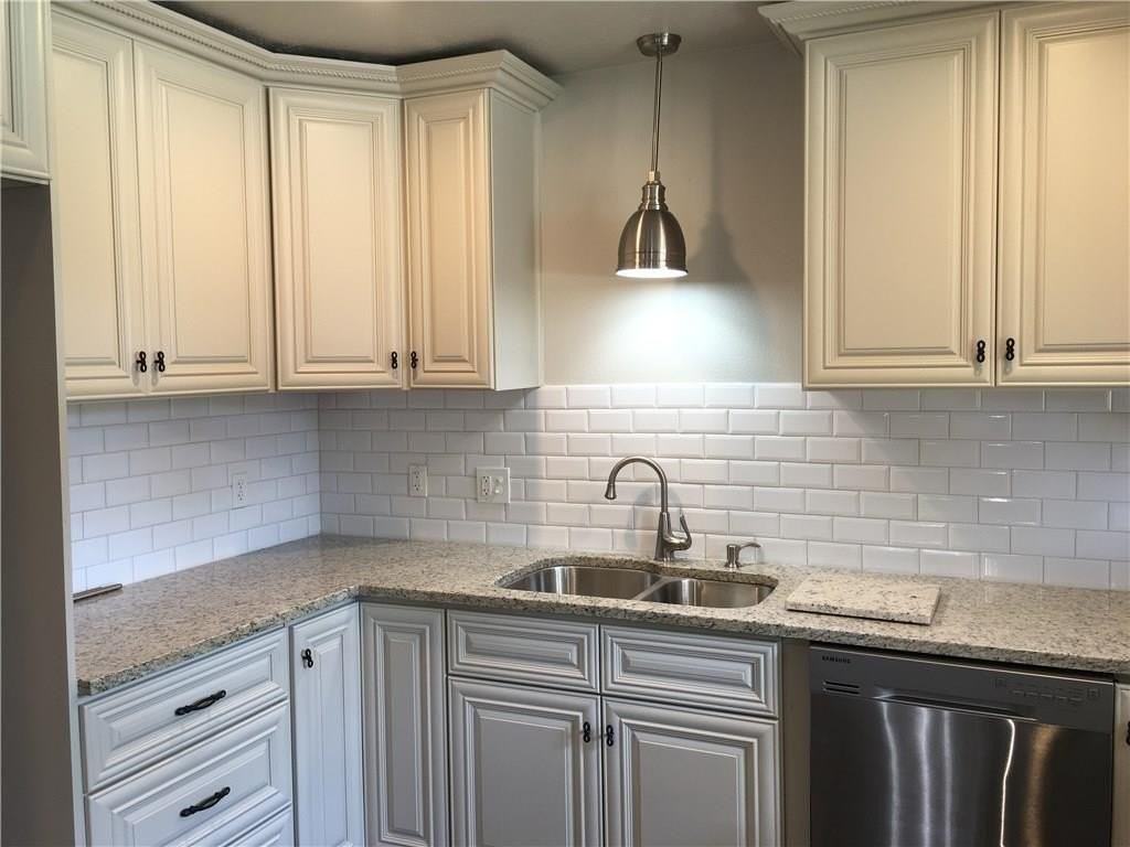 2521 Brennan Dr - Photo 4 of 26