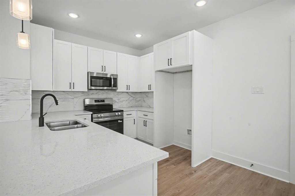 3163 Karen St - Photo 4 of 22