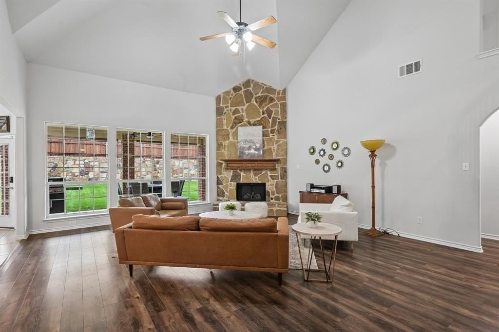 800 Texana Dr - Photo 4 of 40