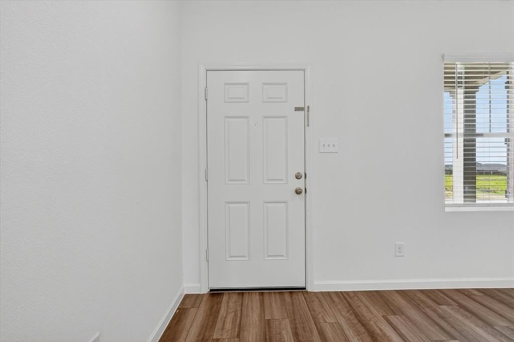 1210 Lambert Ln - Photo 6 of 40