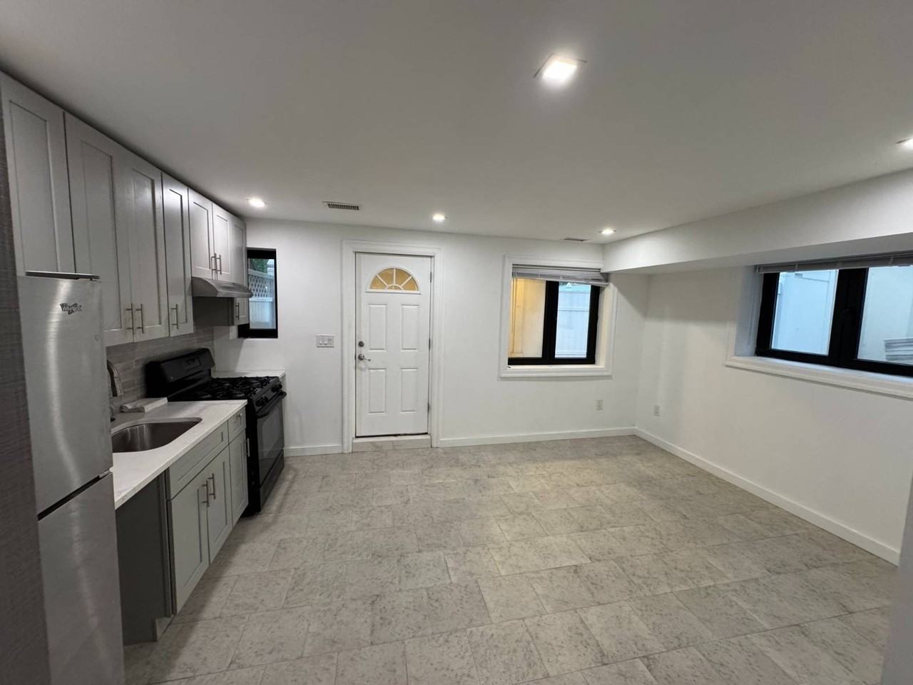 1363 Kearney Ave #B - Photo 2 of 8