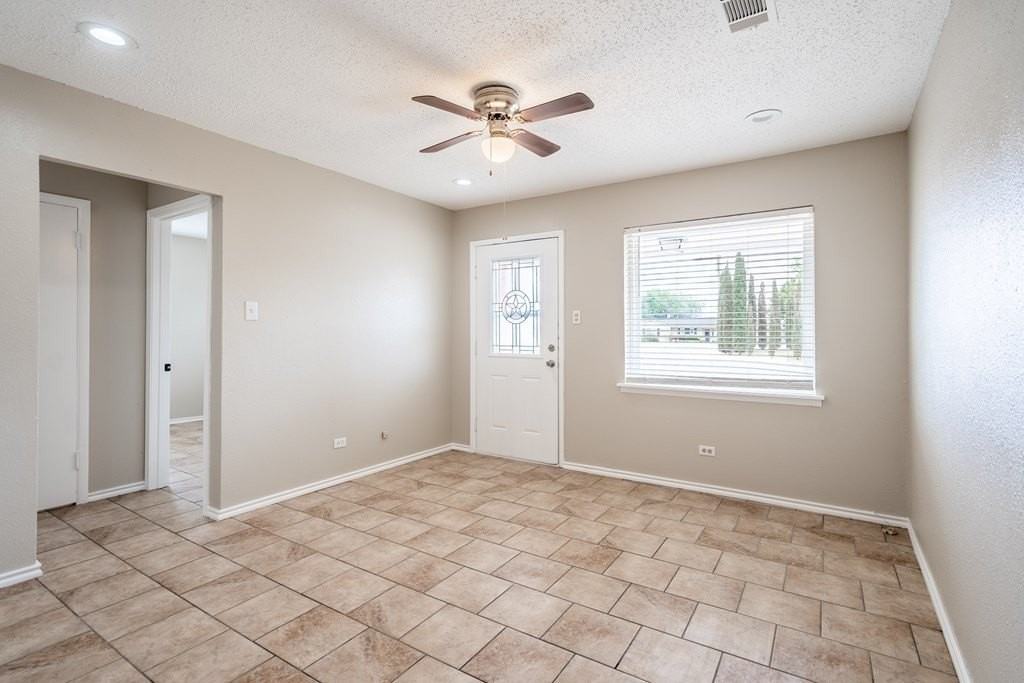 3210 W Kansas Ave - Photo 4 of 20