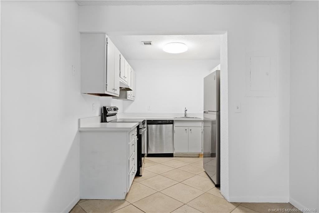 2118 Se Edler Dr #B - Photo 3 of 20
