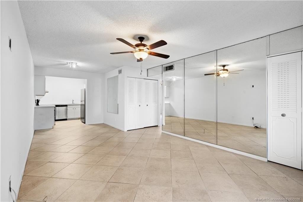 2118 Se Edler Dr #B - Photo 4 of 20