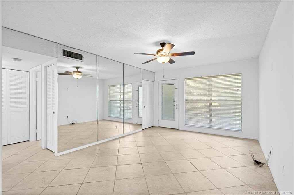 2118 Se Edler Dr #B - Photo 5 of 20