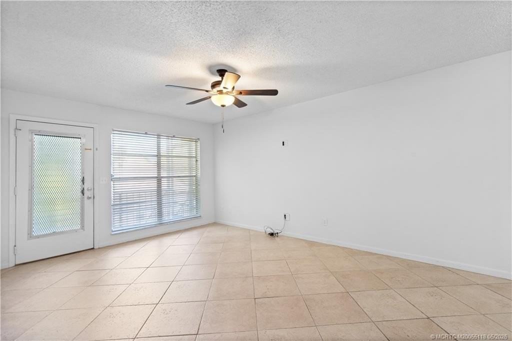 2118 Se Edler Dr #B - Photo 6 of 20