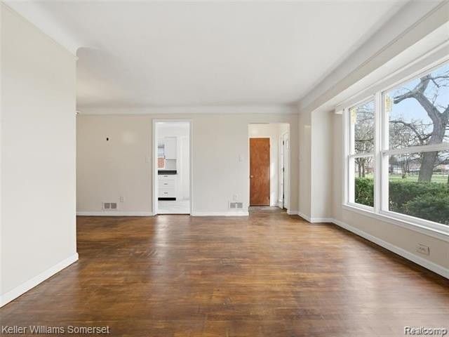 20271 Grandville Ave - Photo 4 of 20