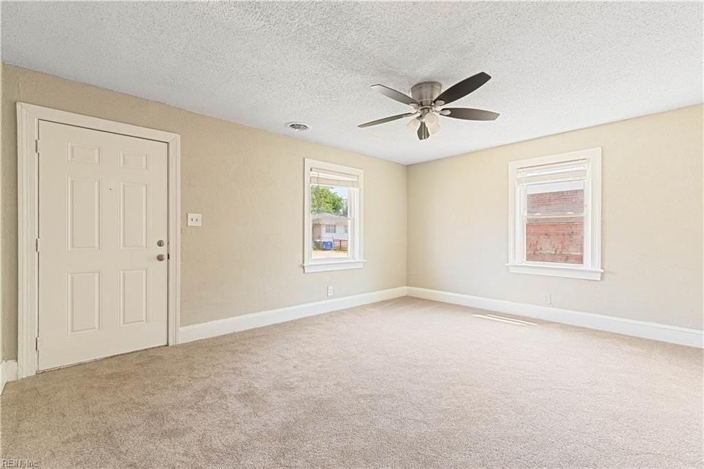 9559 19th Bay St - Photo 4 of 18
