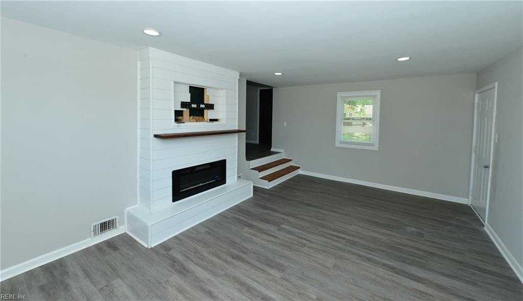 705 Warfield Dr - Photo 4 of 23