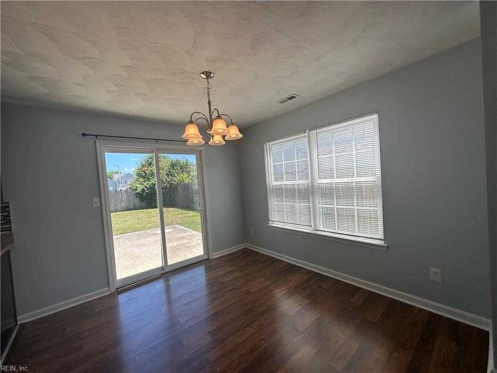 501 Hillshire Way - Photo 4 of 22