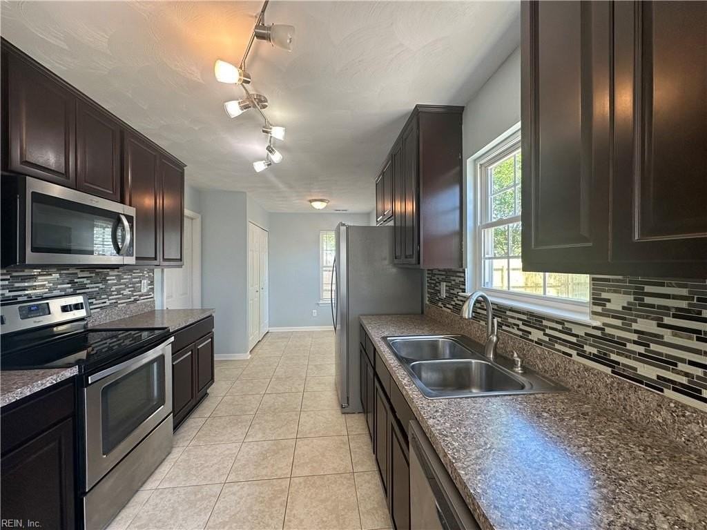 501 Hillshire Way - Photo 5 of 22