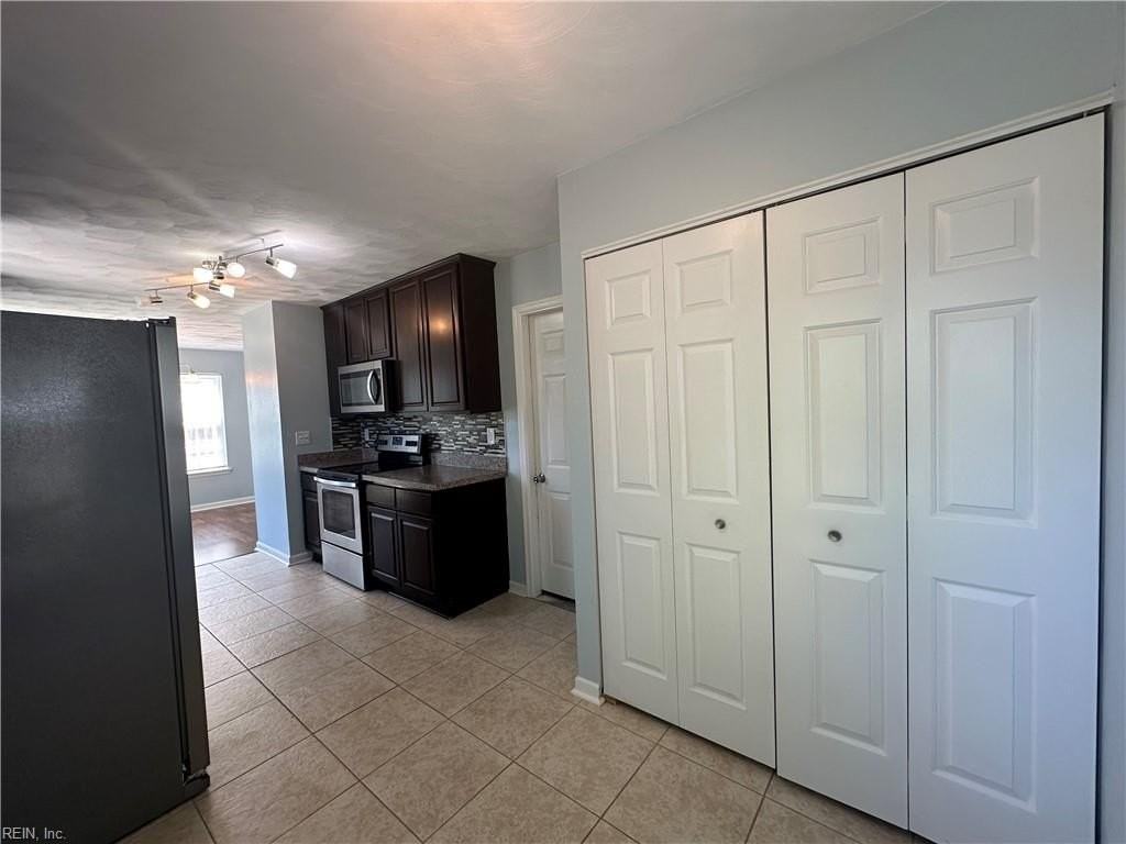 501 Hillshire Way - Photo 7 of 22