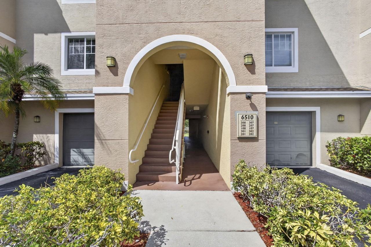 6510 Emerald Dunes Dr #308 - Photo 4 of 41