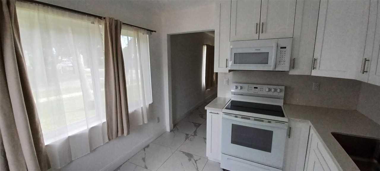 602 Se 2nd Ave - Photo 4 of 8