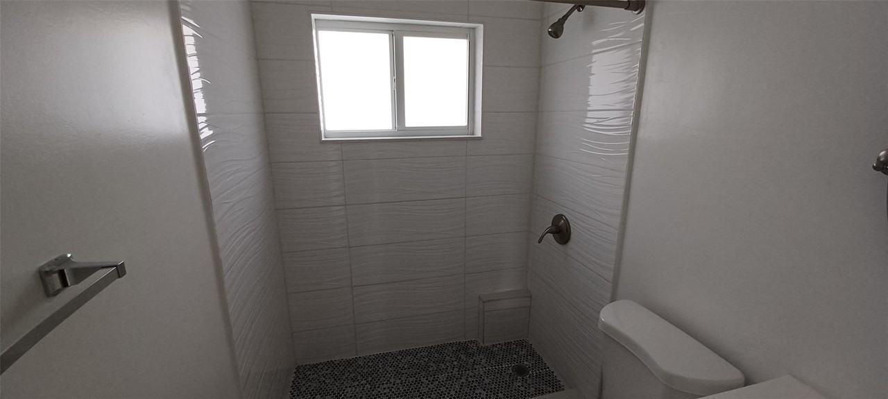 602 Se 2nd Ave - Photo 7 of 8