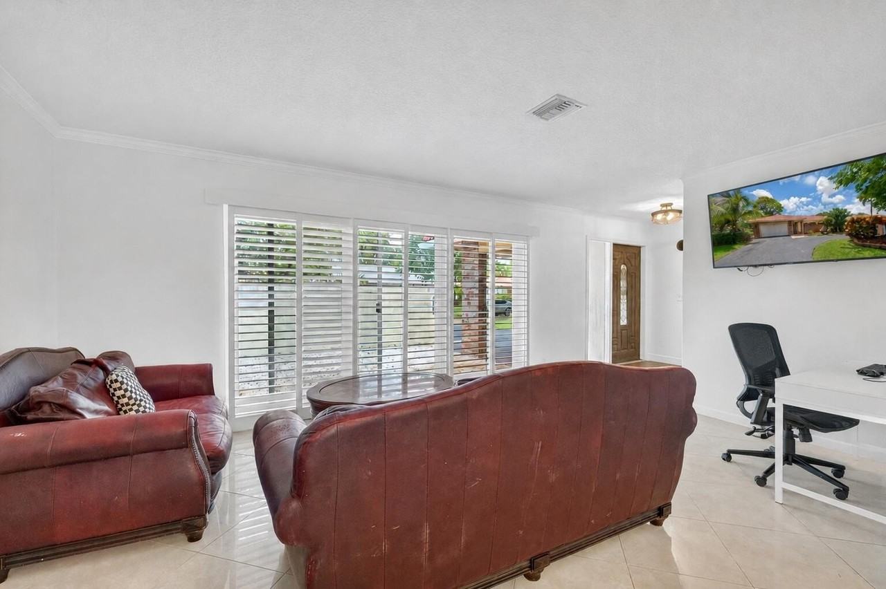235 Nw 91st Ave - Photo 5 of 50
