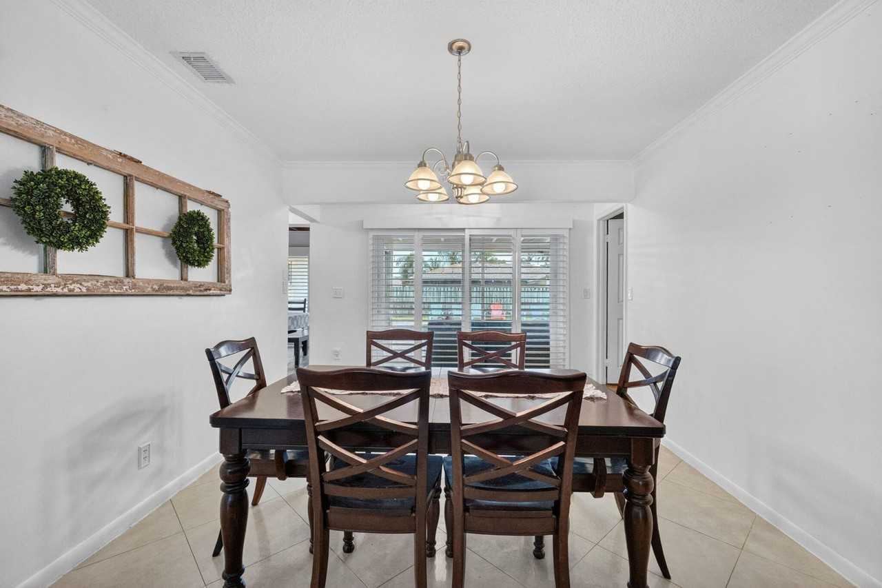 235 Nw 91st Ave - Photo 6 of 50