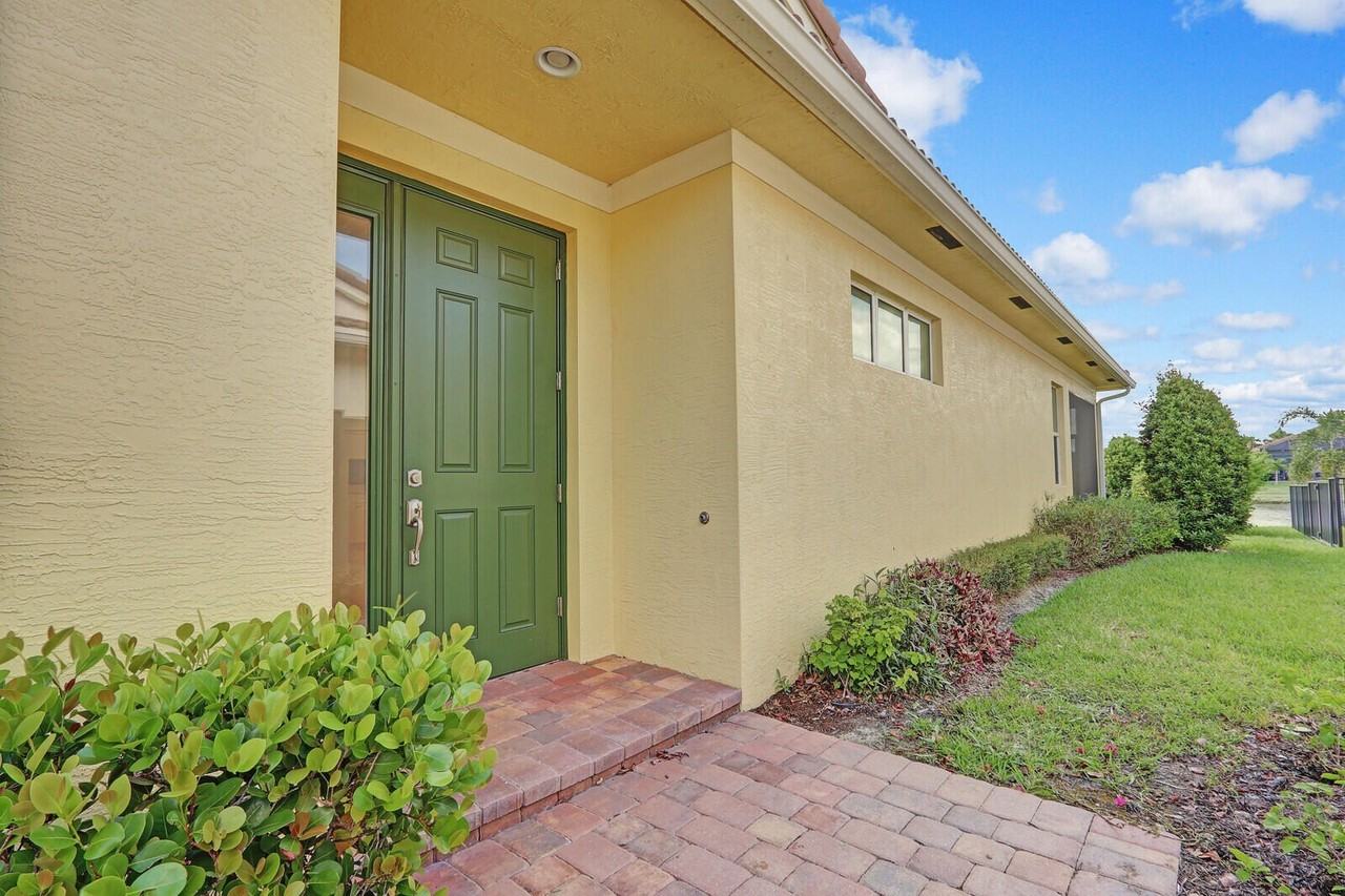 21026 Sw Modena Way - Photo 3 of 50