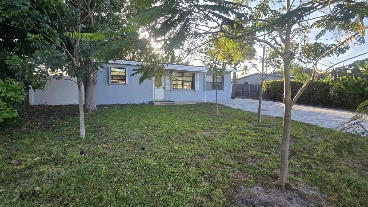 2849 Ne 13th Ave - Photo 2 of 14