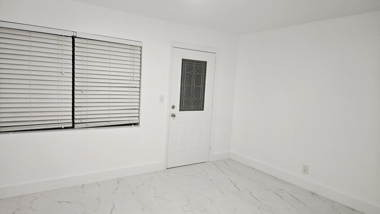 2849 Ne 13th Ave - Photo 3 of 14