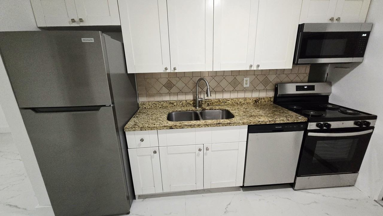 2849 Ne 13th Ave - Photo 4 of 10