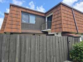 2124 White Pine Cir #C - Photo 1 of 1
