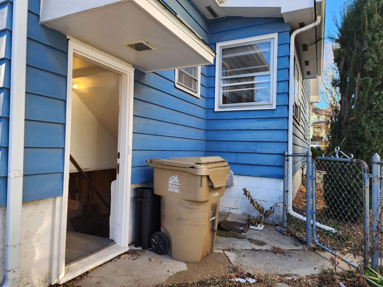 1115 E Johnson St - Photo 5 of 35