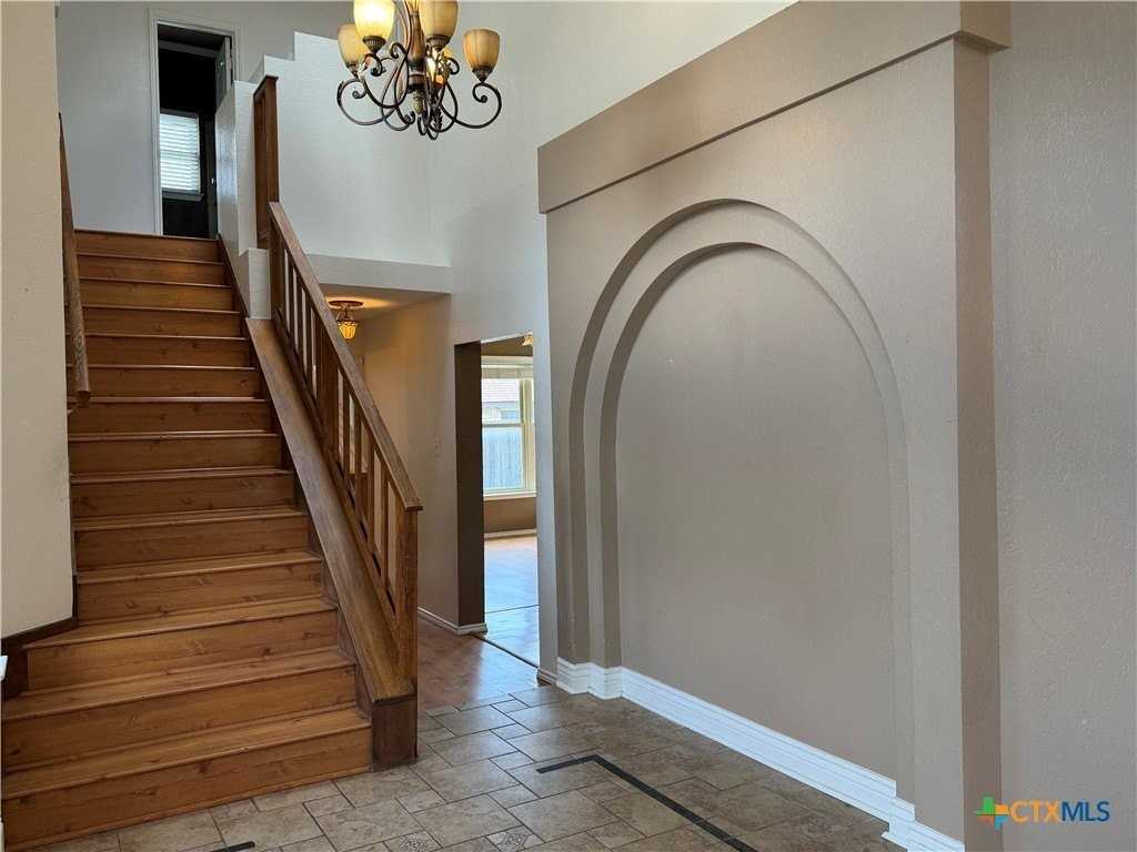 2208 Illinois Dr - Photo 5 of 31