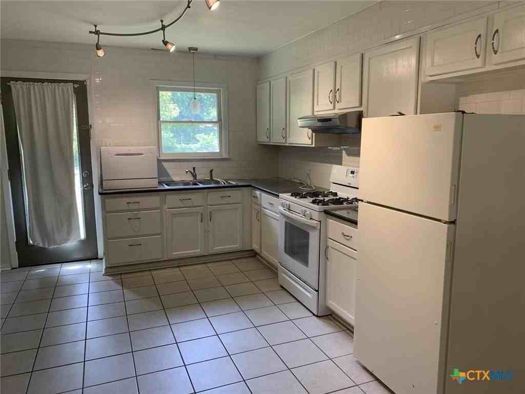 1401 S 47th St - Photo 2 of 13