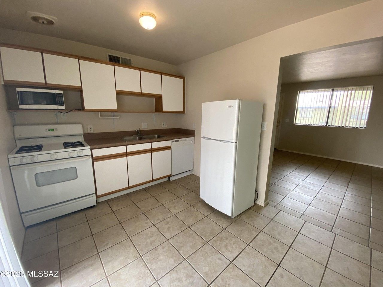 350 N Silverbell Rd #94 - Photo 4 of 16